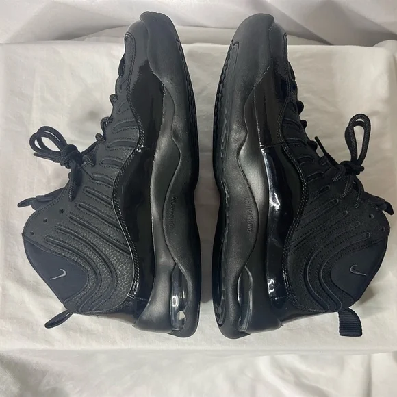 "PRE-OWNED" *RARE FIND* BOYS SIZE 7 NIKE AIR BAKIN SHOE "BLACKOUT" *WORN ONCE*